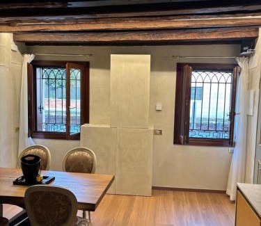 Castello Apartment | Vista Canale