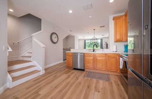Florida Central Atlantic Coast House | Vista Cay Luxury Villa- Allergy Free Near all theme parks & walk to conventions