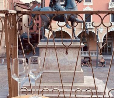 Casale Monferrato Apartment | Vista con camera - appartamento Zabaione