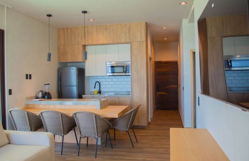 Cerritos Apartment | Vista de playa y alberca de lujo