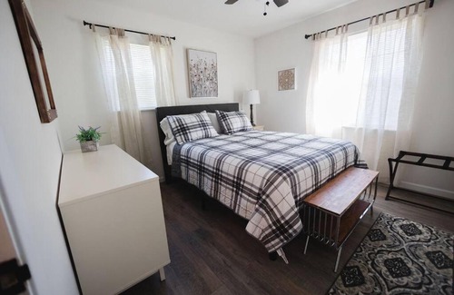Roswell House | Vista Experience w/King Size Bed & Pet Friendly