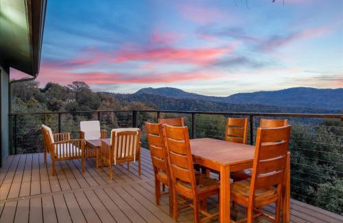 Oakhurst House | Vista Haven with stunning views/hot tub/mini golf