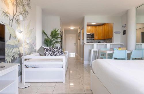 North Bay Village Apartment | Vista Mar: Bay Views Close to Miami Attractions