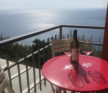 Bergeggi Apartment | Vista mare piscina e servizio navetta