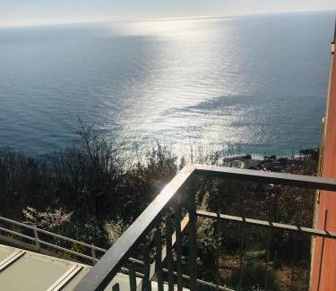 Bergeggi Apartment | Vista mare piscina e servizio navetta