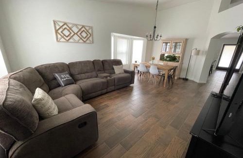 Sierra Vista House | Vista Retreat - Country Club Estates