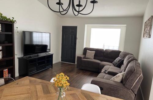 Sierra Vista House | Vista Retreat - Country Club Estates