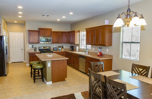 Stetson Hills State House | Vista Retreat - New Home/Mountain View/Great Amenity for Complete Relaxation