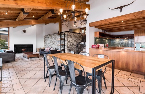 Fernhill Cottage | Vista Retreat - Queenstown Holiday Home