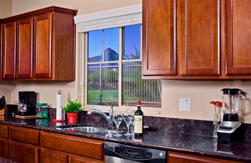 Stetson Hills State House | Vista Retreat-Spacious New Property with Stunning Mountain View