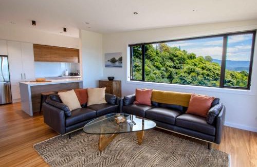 Pohara House | Vista Serena