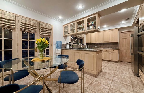 Sherman Oaks Villa | Vista Villa - Luxe Pool Home with Beautiful Views