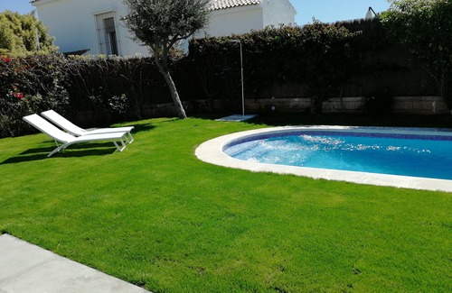 El Puerto de Santa Maria Ski Chalet | Vistahermosa c pool next to P Sherry and beach