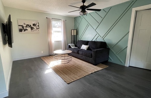 French Lick House | Vita Nova- Minutes from French Lick and Patoka Lake. Sleeps up to 14!