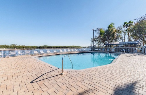 Ruskin Apartment | Vitamin Sea- 407- Waterfront Balcony-2 min to beach-resort amenities!
