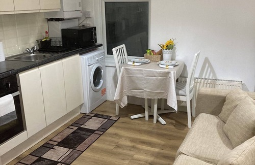 Green Street West Apartment | Vitoria accommodation