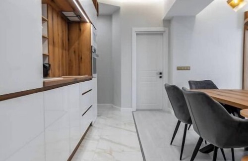 Sofia City Center House | Vitoshka Luxury: 2-BR Retreatnn