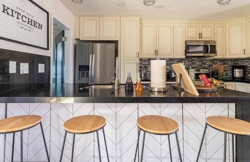 Rancho Oakey House | Viva Las Vegas Retreat in the Heart of Sin City!