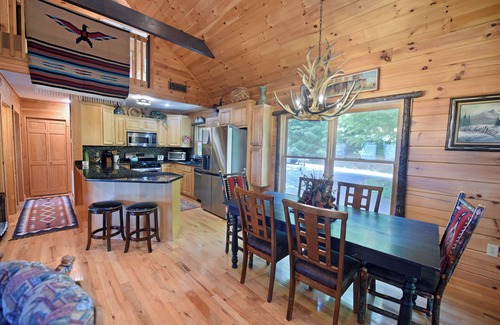 Morganton Cabin | Viva LaVista - Luxury 3br/3ba- Great Mountain Views -Hot Tub- Pool Table- New Listing
