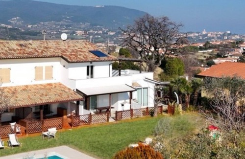Sirolo Apartment | VIVA3 - Numana, large three-room apartment in villa with swimming pool