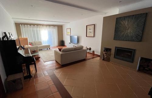 Cascais House | Vivenda espaçosa com jardim e churrasqueira