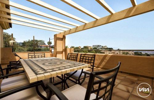 Ojen Apartment | ViVi Homes - Valery Pool, Terrace & Padel