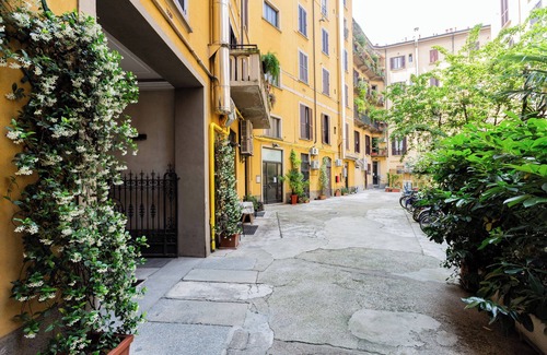 Centro Direzionale Apartment | ViVi2 - City Center Escape-Perfect for Families-Fully Equipped Kitchen- AC -WIFI