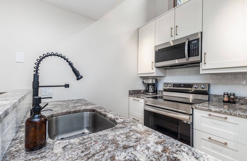 The Galena Territory House | Vivid Fall Colors @ Valleywood! Modern 2BR - Fireplace, Pool Access, WiFi