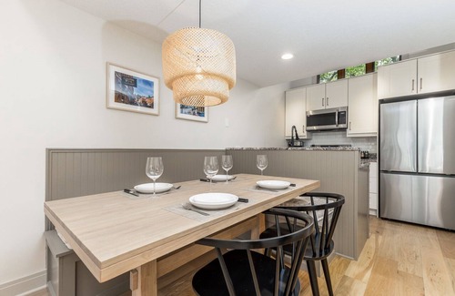 The Galena Territory House | Vivid Fall Colors @ Valleywood! Modern 2BR - Fireplace, Pool Access, WiFi