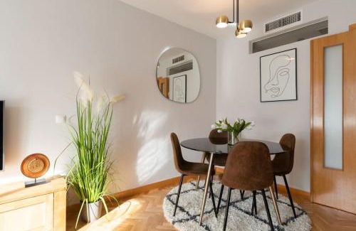 Ciudad Jardin Apartment | Vivienda con zona de trabajo, piscina y parking