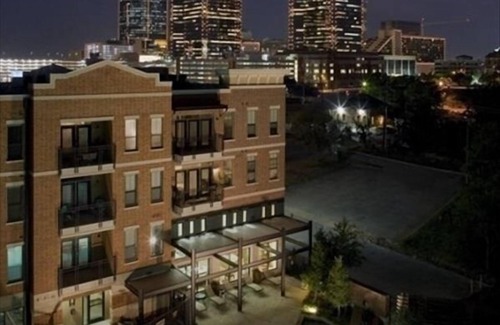 Downtown Fort Worth Condo | Vivre Centre Ville De Fort Worth - Simply Beautiful with View!