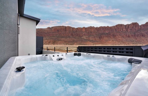 Moab South Valley Apartment | Vizcaya #3 - Moab's Newest Luxury Rental (Hot Tub)