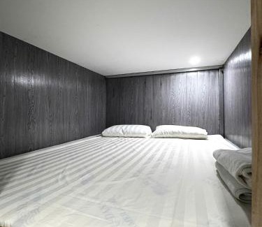 Cam Pho Hotel | VNJ Capsule 388