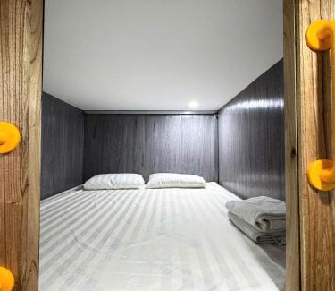 Cam Pho Hotel | VNJ Capsule 388
