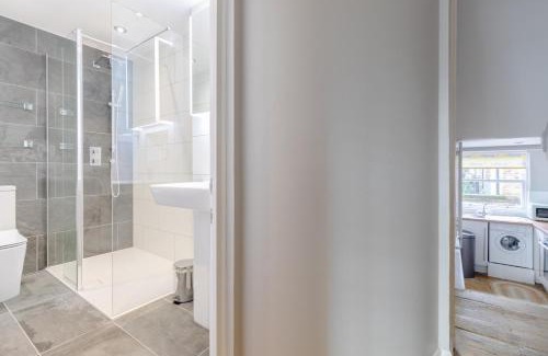 Warwick Apartment | Vogue 1 bedroom Pimlico flat near Victoria Station