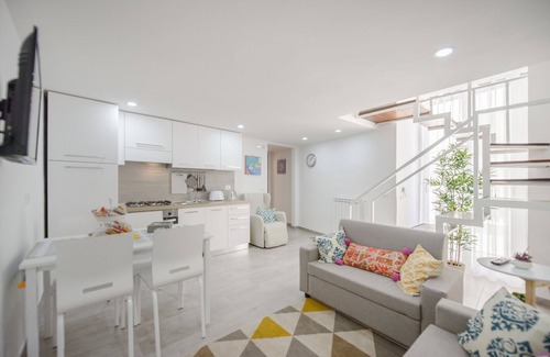 Vomero Apartment | Vomero, next to Metro 1, bars restaurants and shopping, BIJOU MIRANDA
