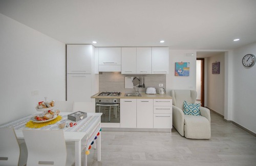 Vomero Apartment | Vomero, next to Metro 1, bars restaurants and shopping, BIJOU MIRANDA