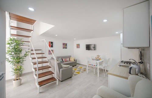 Vomero Apartment | Vomero, next to Metro 1, bars restaurants and shopping, BIJOU MIRANDA