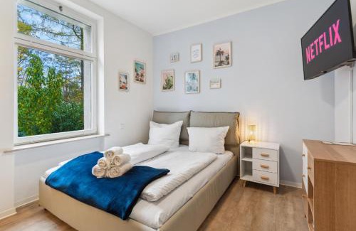 Eichwalde Apartment | Vorstadtoase - 2 Personen - Eichwalde, Nähe BER - Queensize-Bett, Netflix, Parken