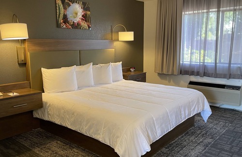 Tucson Hotel | Voyager Resort Inn