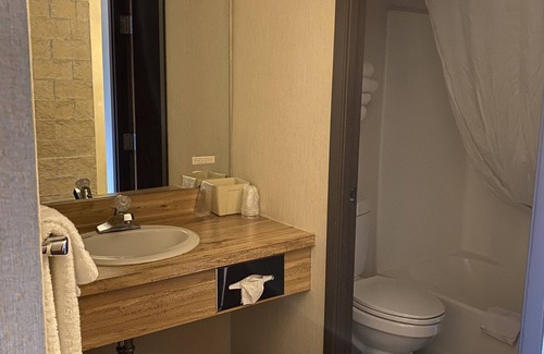 Reedsburg Hotel | Voyageur Inn and Conference Center