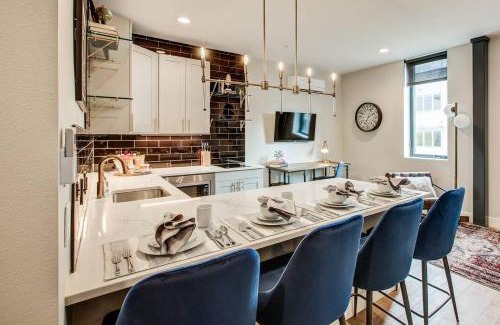 Berkeley Apartment | VRAIN 2 Bedroom 1 Bath with Full Kitchen