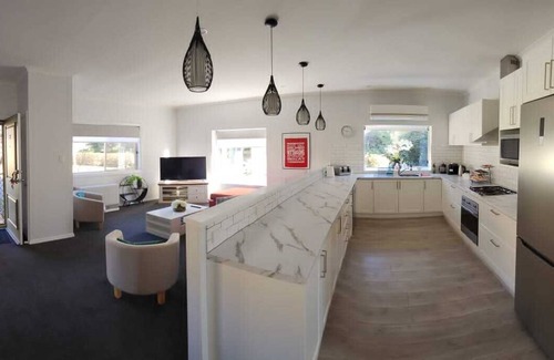 Moss Vale Villa | Vrbo Property