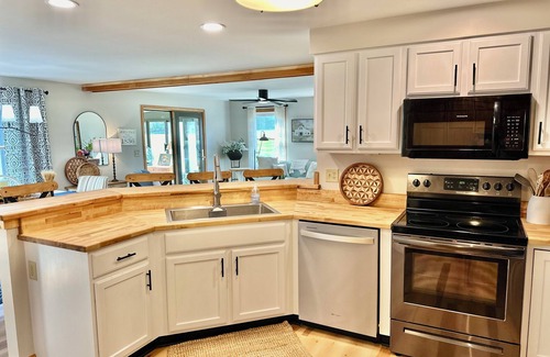 Bennington House | VT at its best! Near hiking trails, museums & colleges.