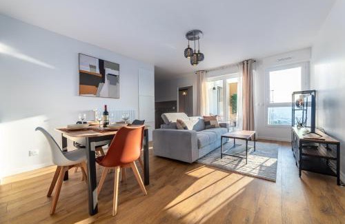 Champigny-sur-Marne Apartment | Vue Panoramique Gare à 10min Parking Privé
