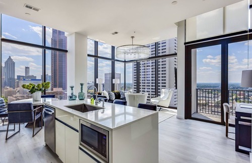 Midtown Apartment | Vue Spectaculaire Penthouse by Atlanta Luxury Rentals