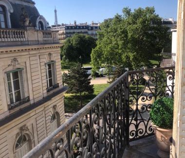 Chaillot Apartment | Vue Tour Eiffel et 5 minutes des Champs-Elysees Appartement 2 chambres Paris 16 Etoile