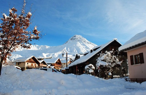 Albiez-le-Vieux Apartment | VVF Albiez-Montrond Maurienne - 3 Room Duplex Apartment for 8 People + 1 Baby