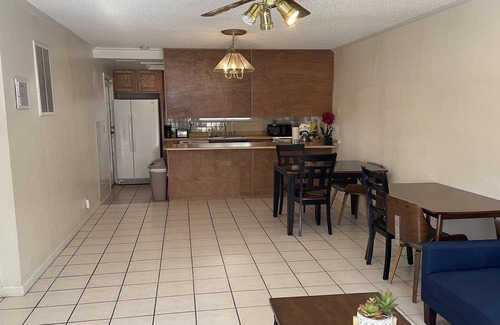 Chinatown Condo | W Cozy two Bedroom 2 Bathroom Close Strip