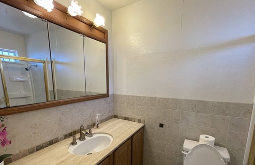 Chinatown Condo | W Cozy two Bedroom 2 Bathroom Close Strip